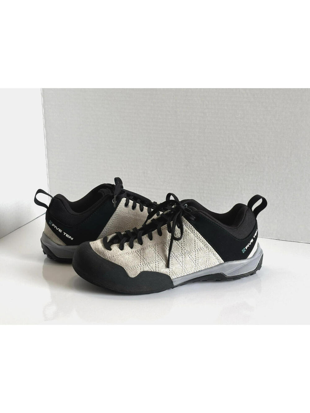 Five Ten Guide Tennie Hiking Climbing Shoes Women Sz 8 Beige Black Suede Leather